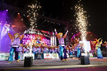 Los Nietos de SaryManchez se autodescalifican en la final de murgas al superar el tiempo establecido en señal de protesta/Lpacarnaval y TA.